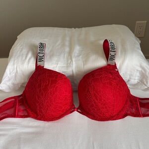 NWOT Victoria’s Secret, Bombshell Push-Up Bra with Lace Shine Strap, Size 34C